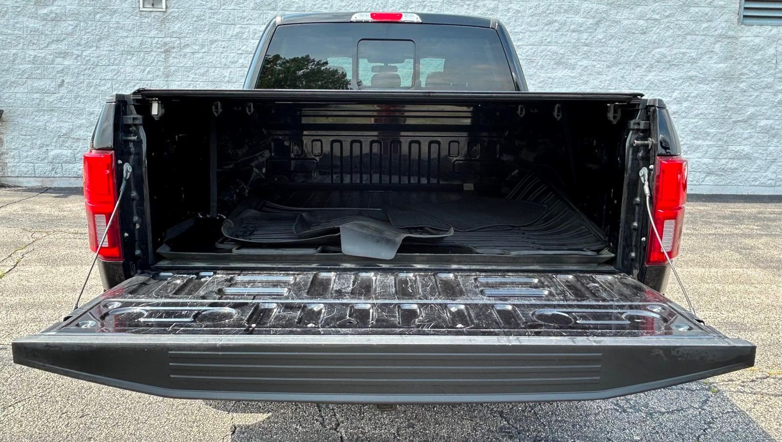 2020 Ford F-150 Lariat photo 38