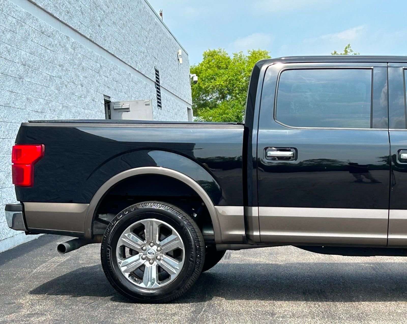 2020 Ford F-150 Lariat photo 9