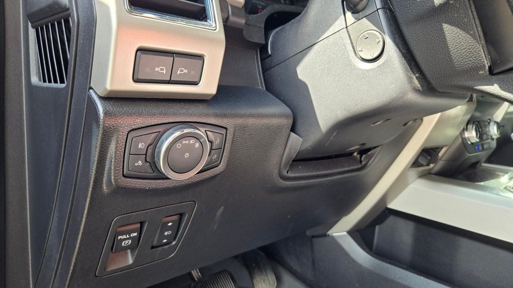 2020 Ford F-150 Lariat photo 12