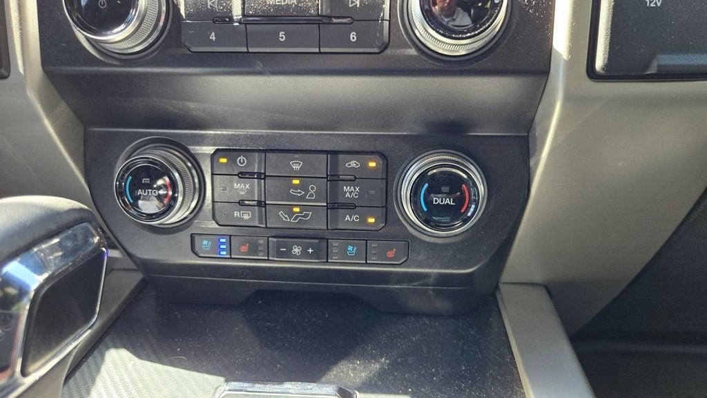 2020 Ford F-150 Lariat photo 17