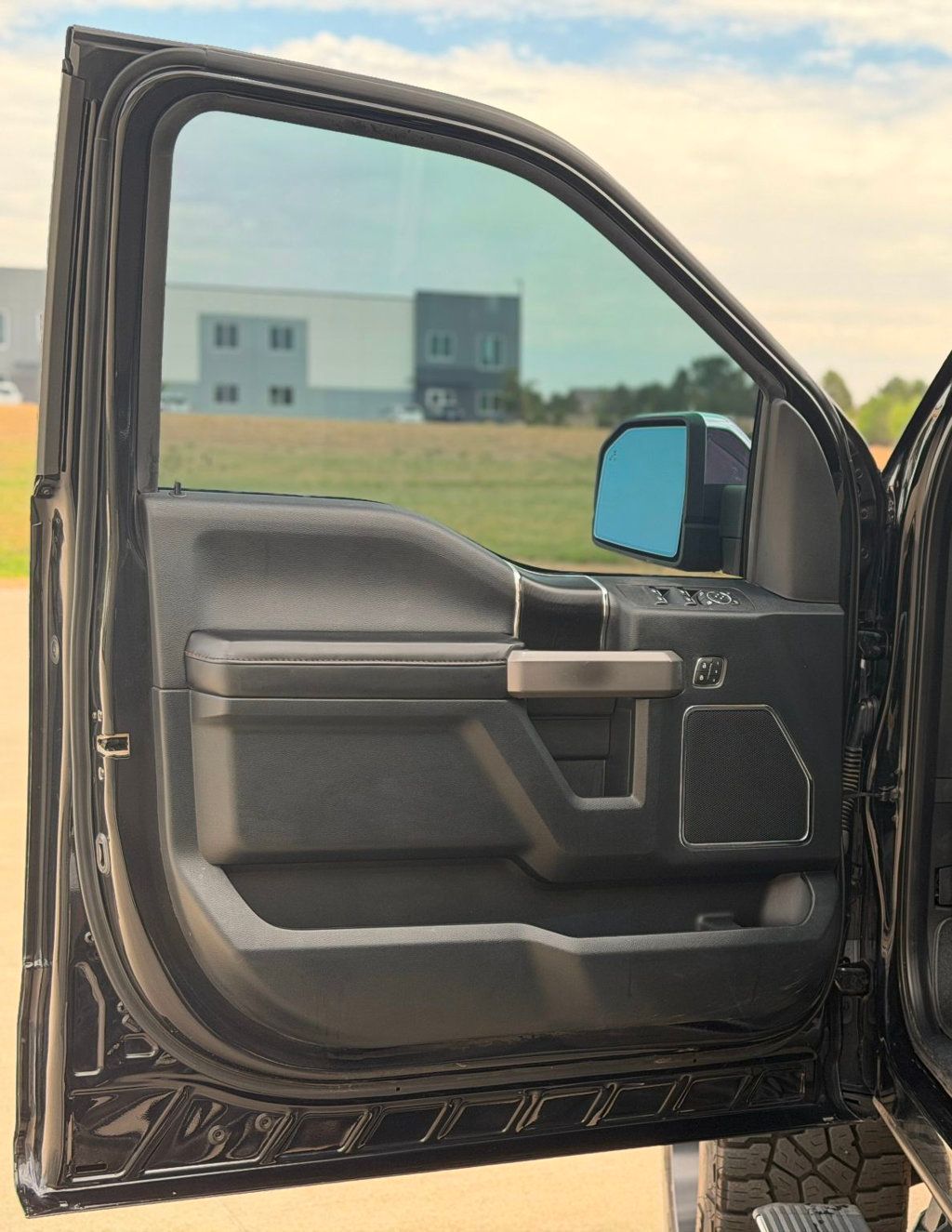 2020 Ford F-150 Platinum 4WD SuperCrew 5.5' Box - 23057529 - 24