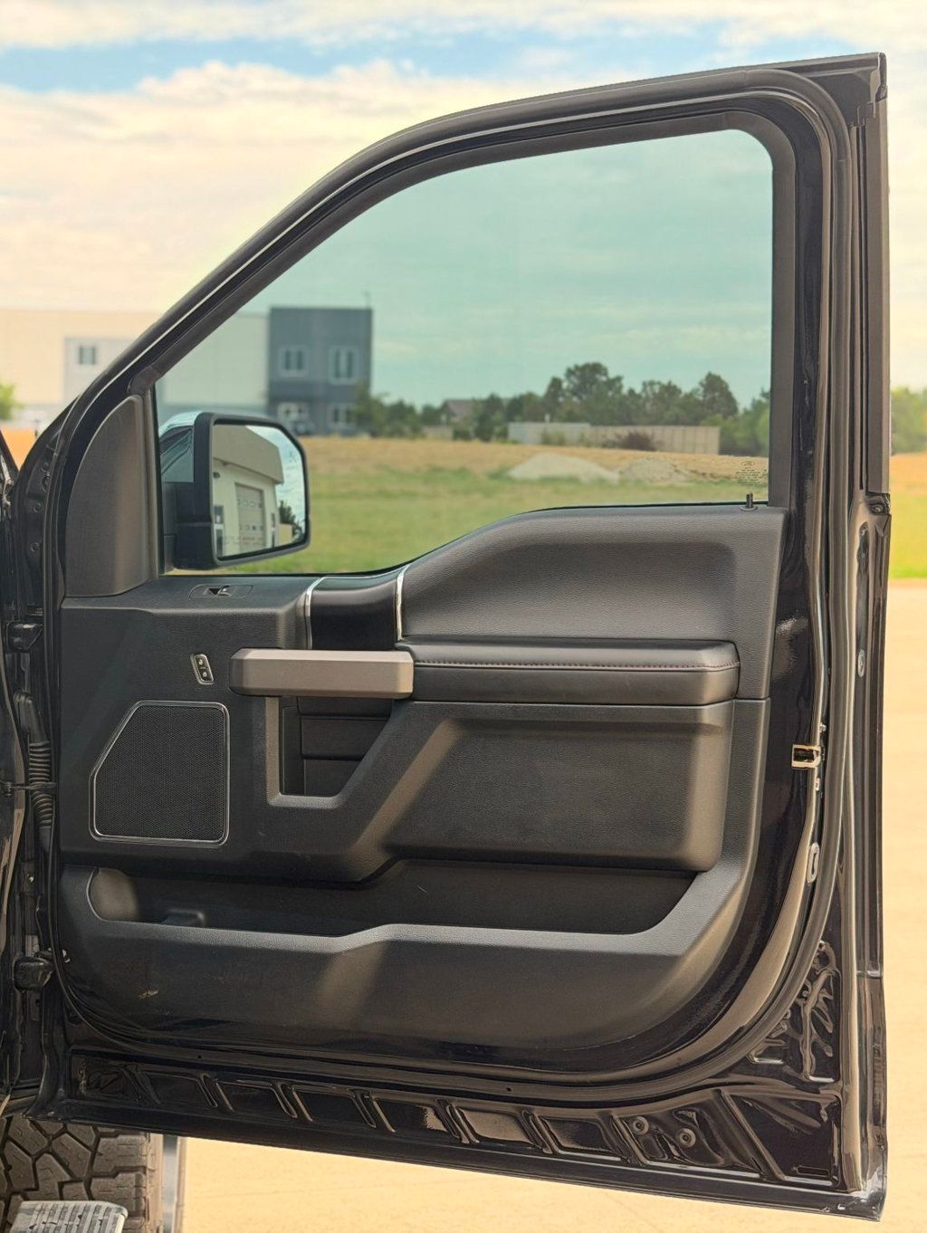 2020 Ford F-150 Platinum 4WD SuperCrew 5.5' Box - 23057529 - 25