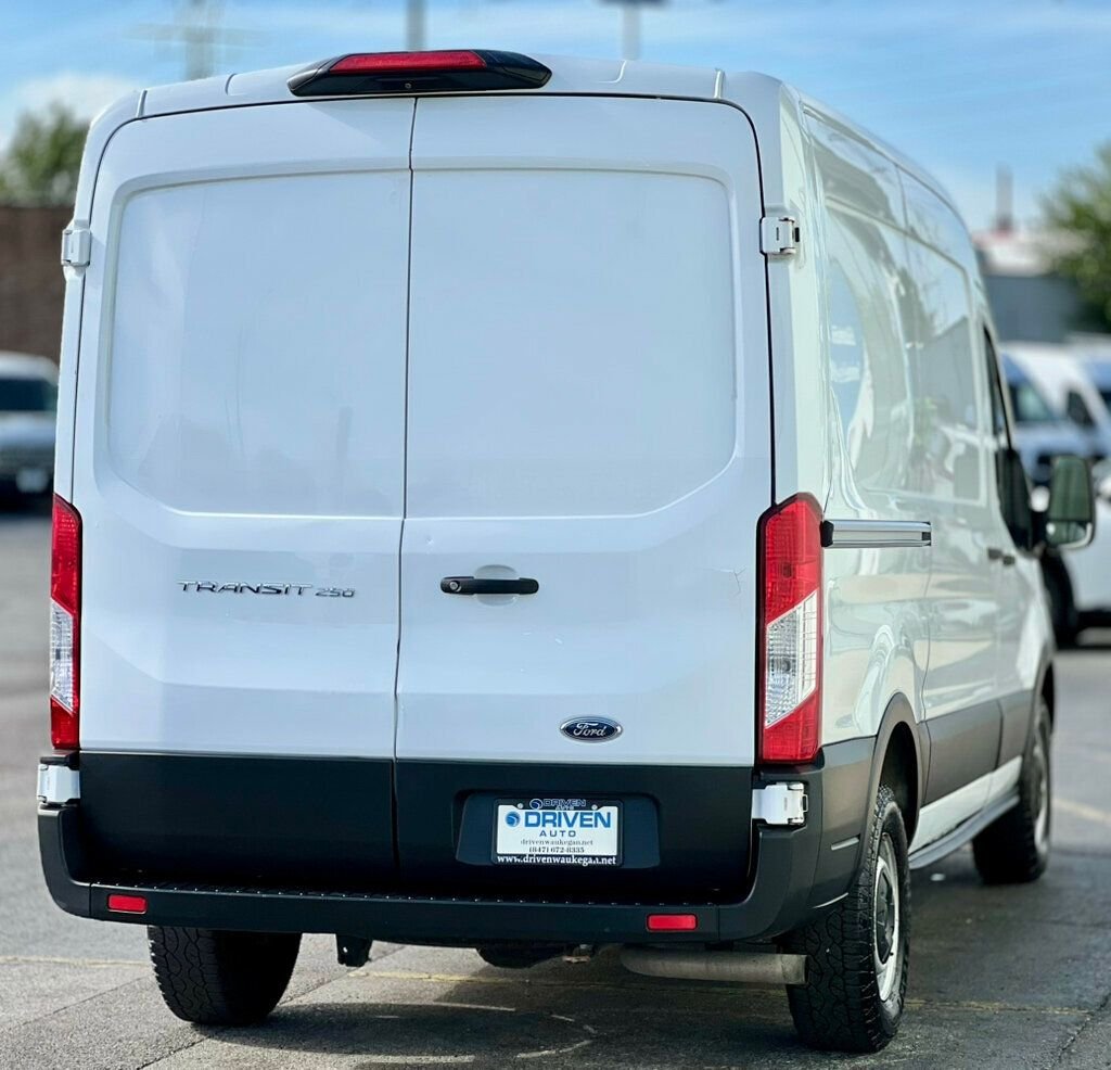 2020 Ford Transit Cargo Van photo 4