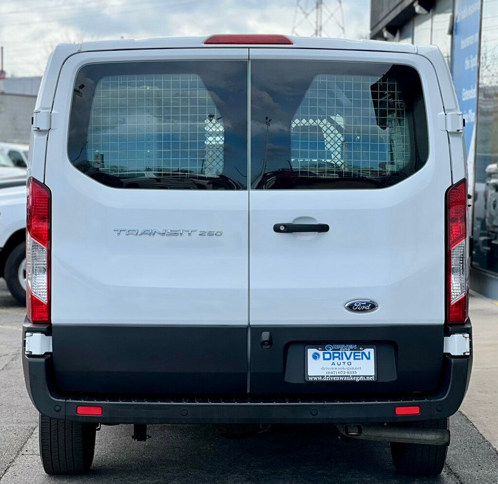 2020 Ford Transit Cargo Van T-250 - 23010611 - 3