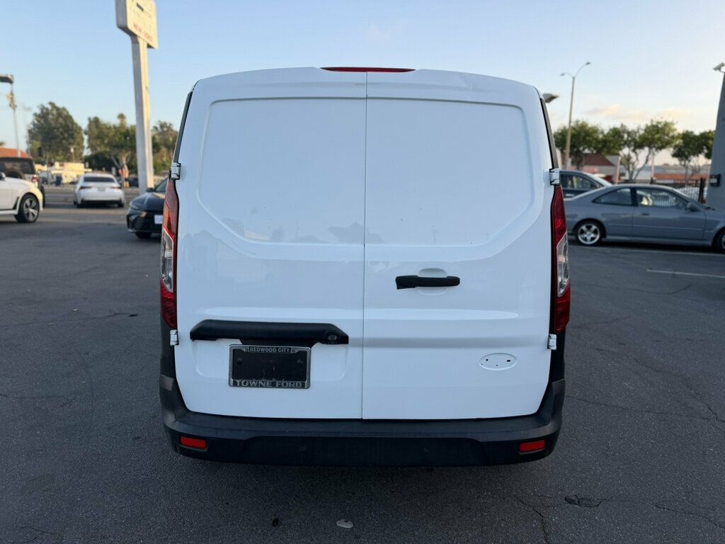 Ford Transit Connect photo 5