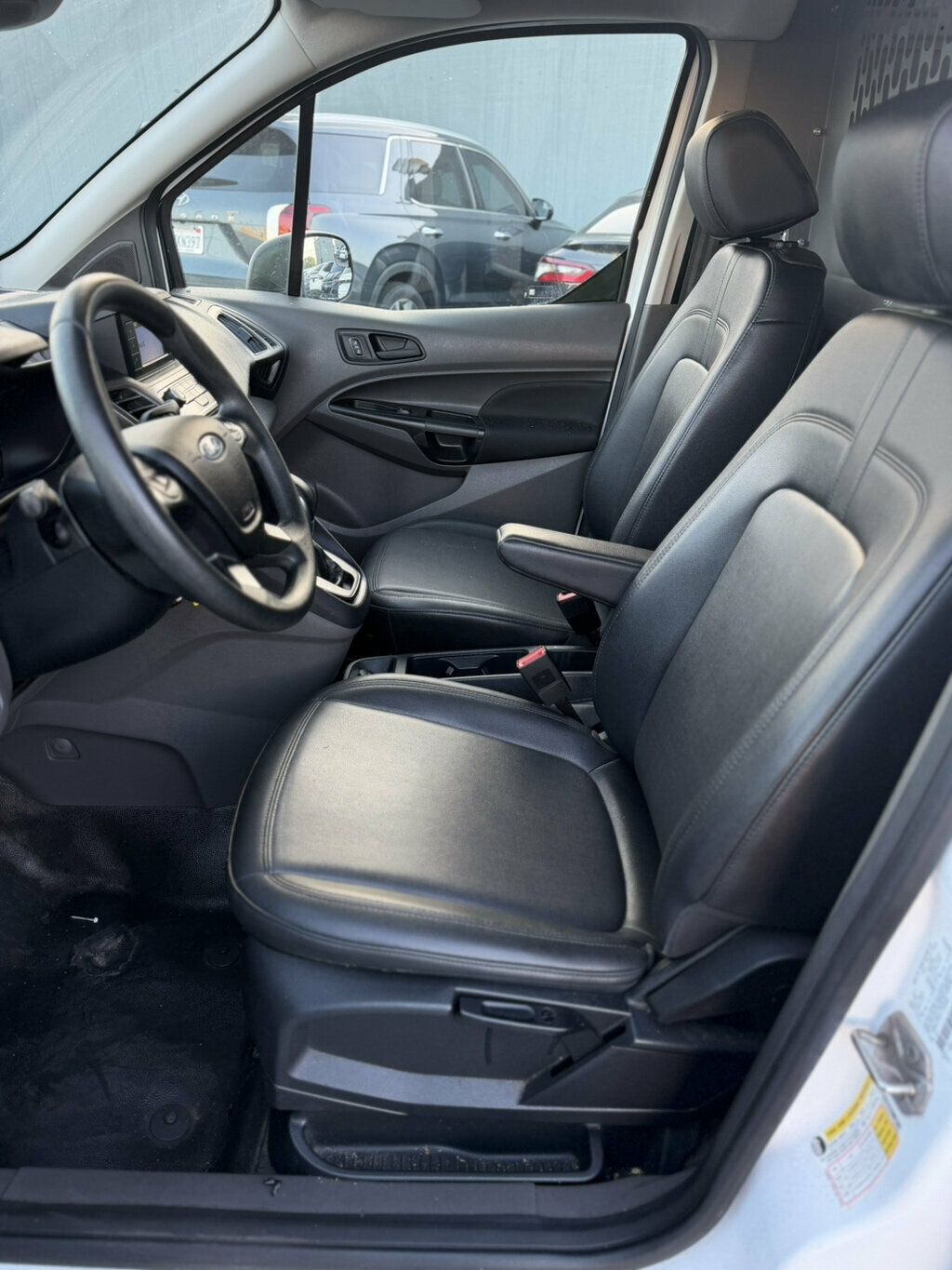 Ford Transit Connect photo 7