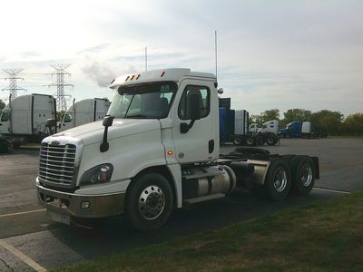 2020 Freightliner CA126DC daycab