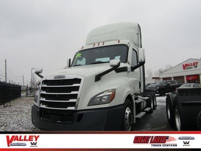 2020 Freightliner Cascadia 126