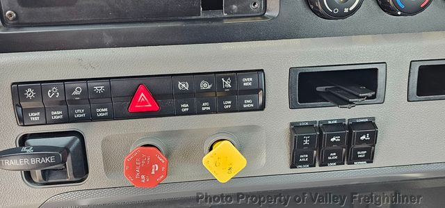 2020 Freightliner Cascadia 126  - 23006938 - 17