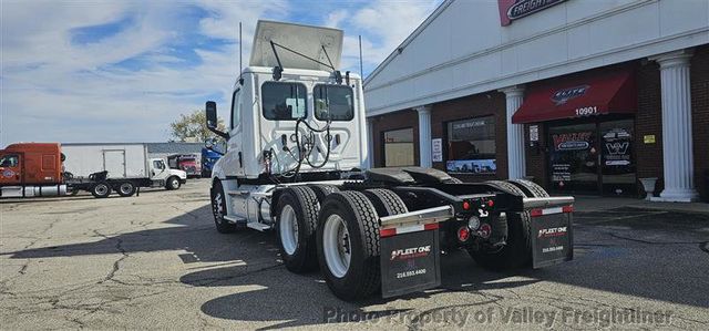 2020 Freightliner Cascadia 126  - 23095020 - 7