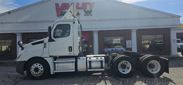 2020 Freightliner Cascadia 126  - 23095020 - 8
