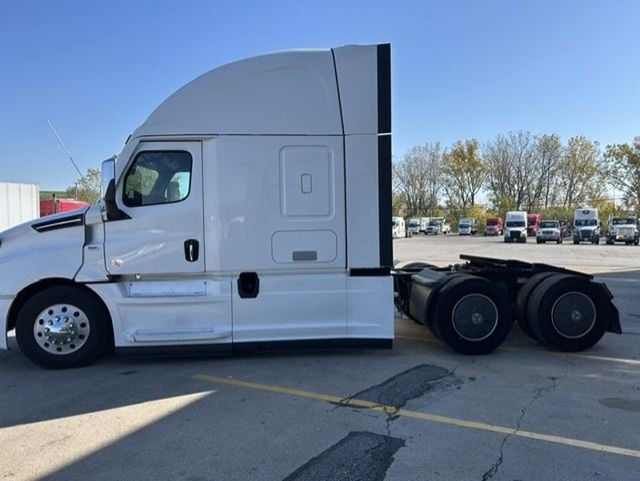 2020 Freightliner PT126SLP 2020 FREIGHTLINER CASCADIA SLEEPER - 23095110 - 1