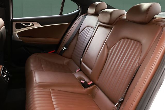 2020 Genesis G70 2.0T RWD - 23049769 - 19