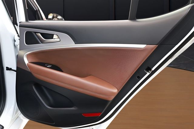 2020 Genesis G70 2.0T RWD - 23049769 - 27
