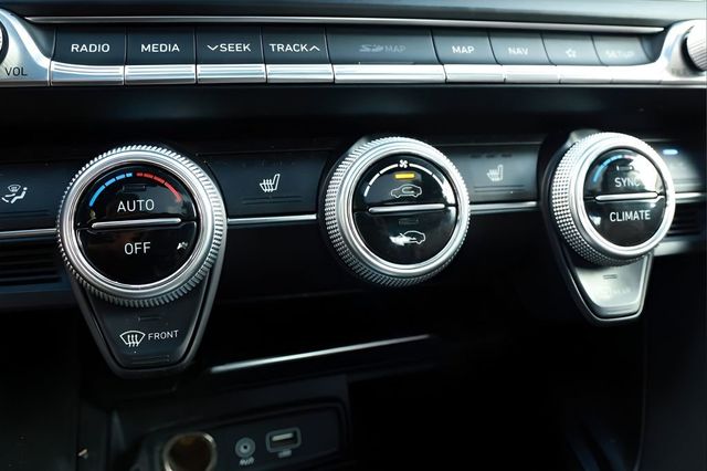 2020 Genesis G70 2.0T RWD - 23049769 - 45