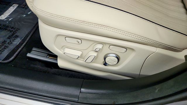 2020 Genesis G90 5.0L Ultimate AWD - 23057231 - 11