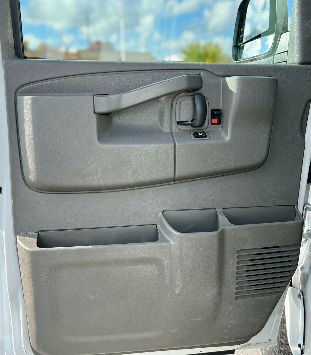 2020 GMC Savana Cargo Van RWD 2500 135" - 22934509 - 12