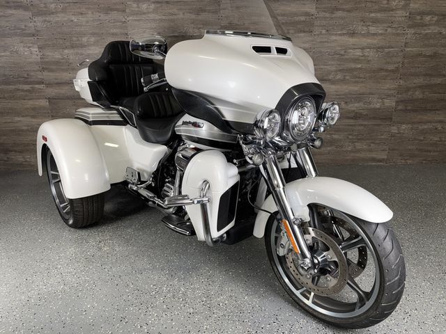2020 Harley-Davidson FLHTCUTGSE CVO Tri Glide SUPER CLEAN! - 23086758 - 9