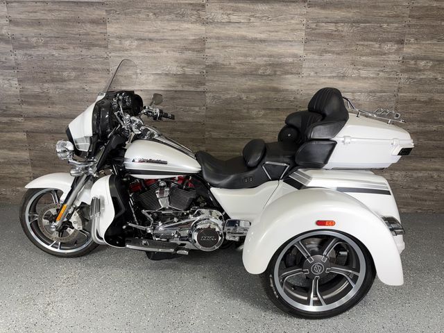 2020 Harley-Davidson FLHTCUTGSE CVO Tri Glide SUPER CLEAN! - 23086758 - 11