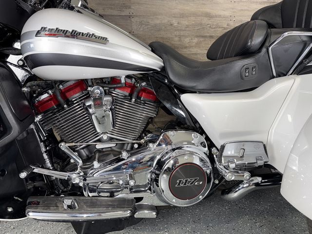 2020 Harley-Davidson FLHTCUTGSE CVO Tri Glide SUPER CLEAN! - 23086758 - 14