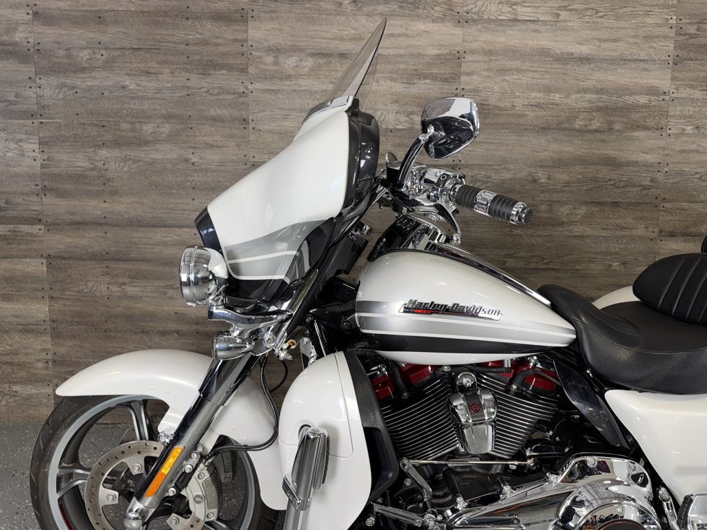 2020 Harley-Davidson FLHTCUTGSE CVO Tri Glide SUPER CLEAN! - 23086758 - 15