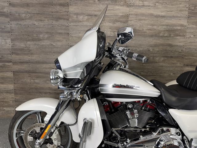 2020 Harley-Davidson FLHTCUTGSE CVO Tri Glide SUPER CLEAN! - 23086758 - 15
