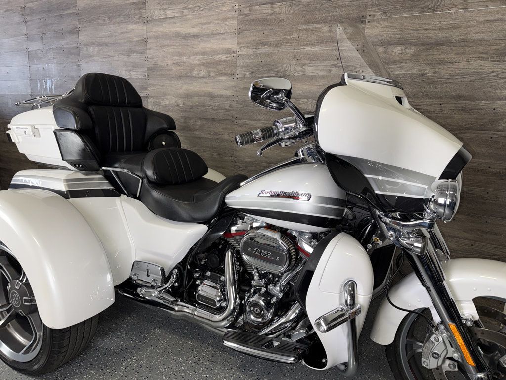 2020 Harley-Davidson FLHTCUTGSE CVO Tri Glide SUPER CLEAN! - 23086758 | Video 2