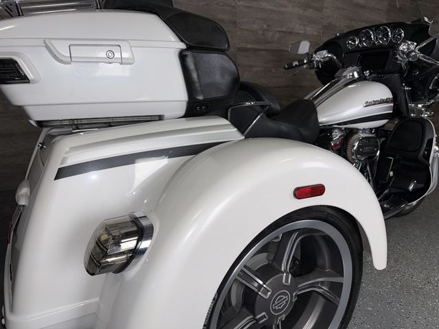 2020 Harley-Davidson FLHTCUTGSE CVO Tri Glide SUPER CLEAN! - 23086758 - 2