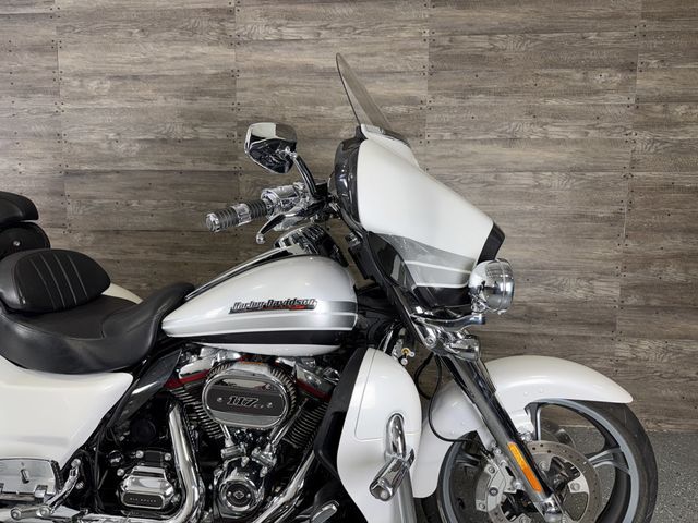 2020 Harley-Davidson FLHTCUTGSE CVO Tri Glide SUPER CLEAN! - 23086758 - 3