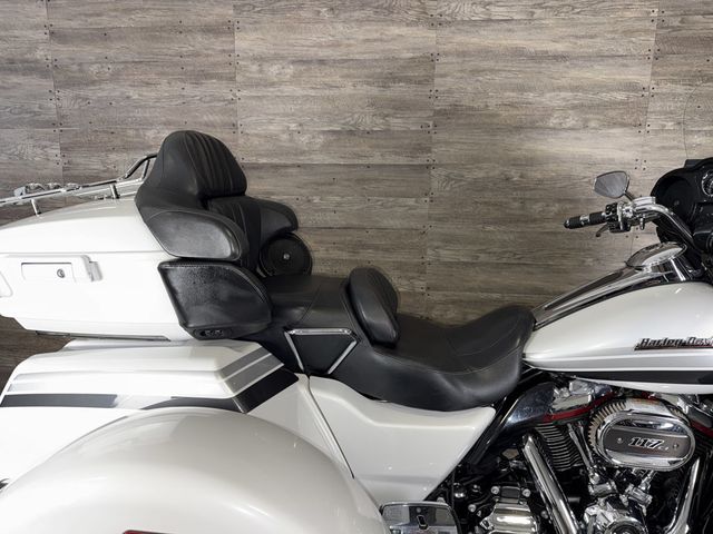 2020 Harley-Davidson FLHTCUTGSE CVO Tri Glide SUPER CLEAN! - 23086758 - 5
