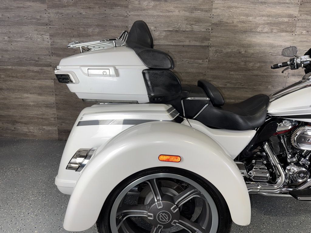 2020 Harley-Davidson FLHTCUTGSE CVO Tri Glide SUPER CLEAN! - 23086758 - 6