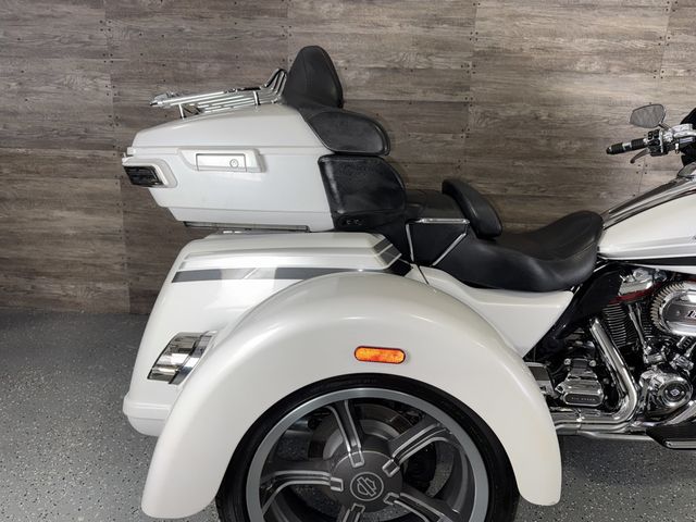 2020 Harley-Davidson FLHTCUTGSE CVO Tri Glide SUPER CLEAN! - 23086758 - 6