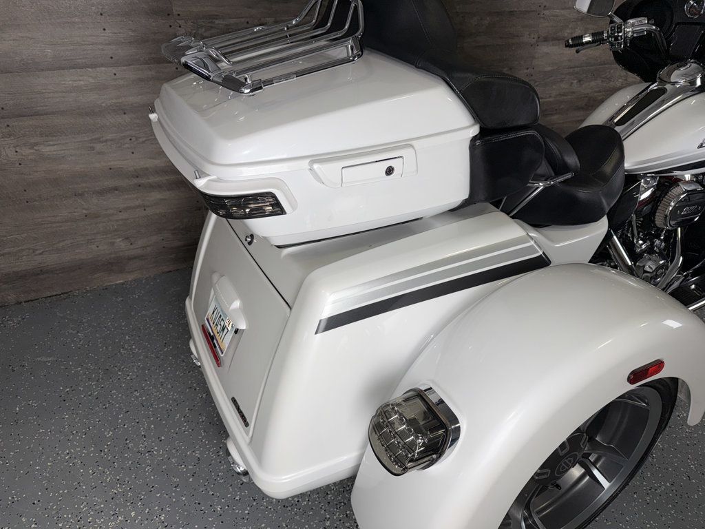 2020 Harley-Davidson FLHTCUTGSE CVO Tri Glide SUPER CLEAN! - 23086758 - 7