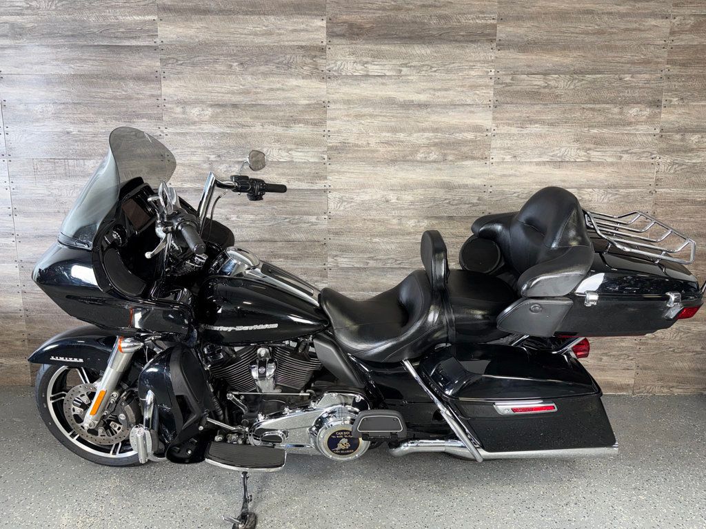 2020 Harley-Davidson FLTRK Road Glide Limited One Owner! - 23056803 - 12