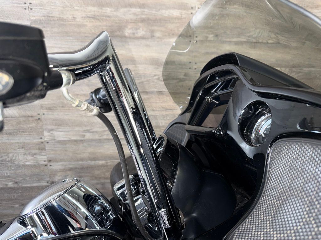 2020 Harley-Davidson FLTRK Road Glide Limited One Owner! - 23056803 - 8