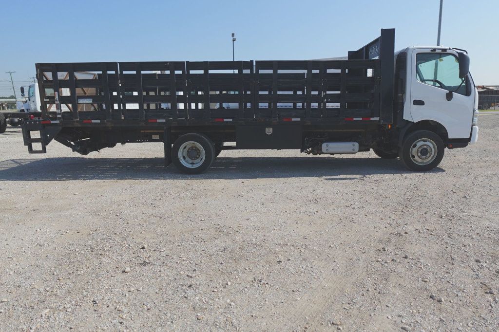 2020 HINO 195 (21ft Stakebed with Lift Gate) - 23062622 - 6