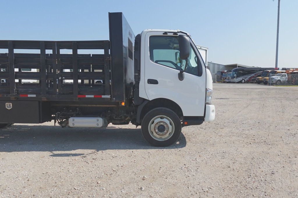 2020 HINO 195 (21ft Stakebed with Lift Gate) - 23062622 - 8