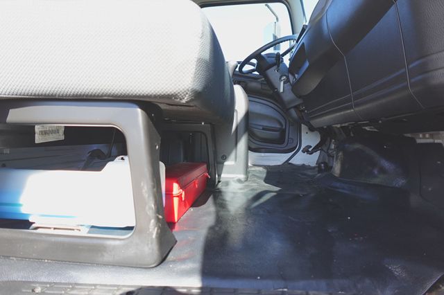 2020 HINO 268 (26ft Box with Lift Gate) - 22972344 - 21