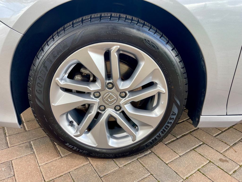 2020 Honda Accord LX 1.5T photo 8
