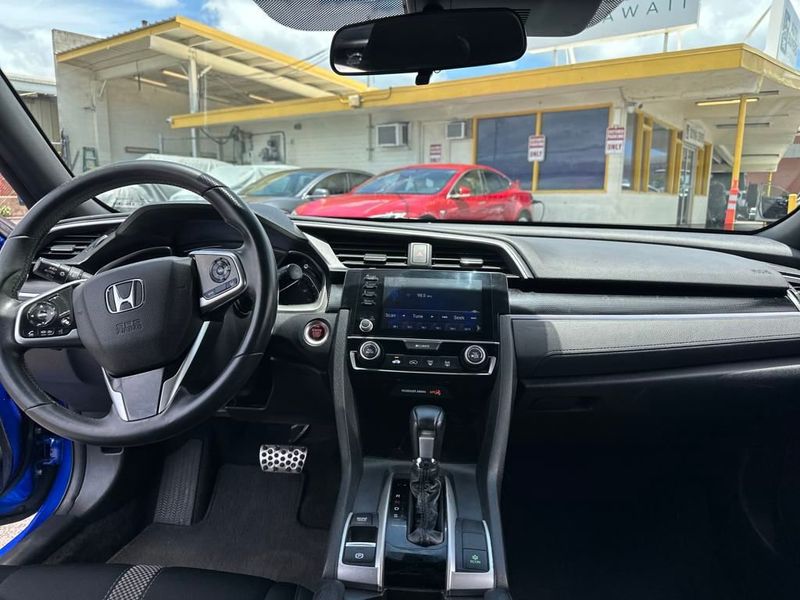 2020 Honda Civic Sport photo 12