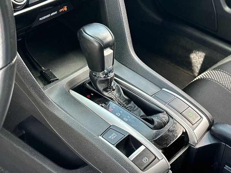 2020 Honda Civic Sport photo 17