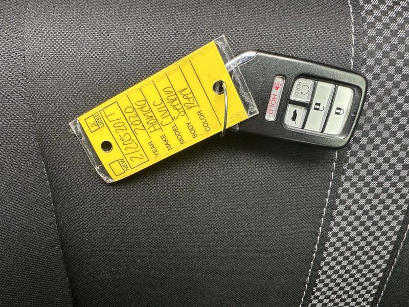 2020 Honda Civic Hatchback Sport CVT - 22993948 - 32