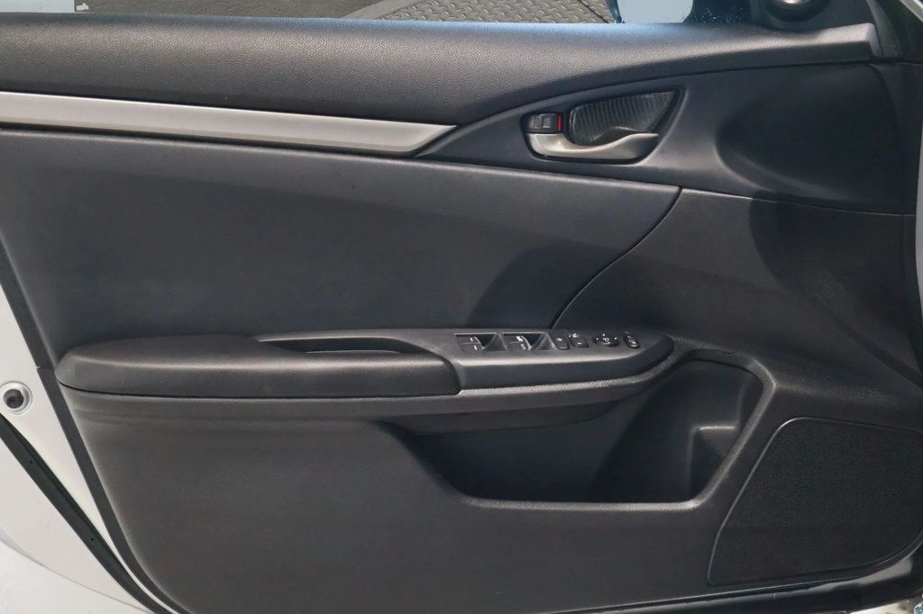 2020 Honda Civic Sport Hatchback photo 21