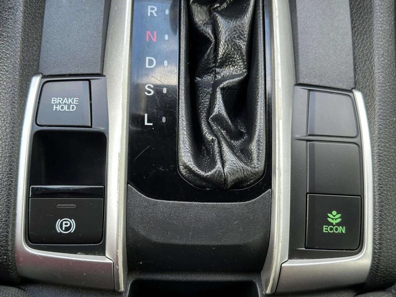 2020 Honda Civic Sedan LX CVT - 23045968 - 30