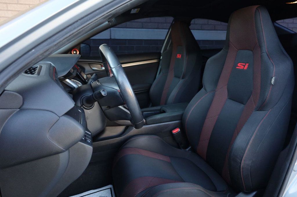 Honda Civic Si photo 18