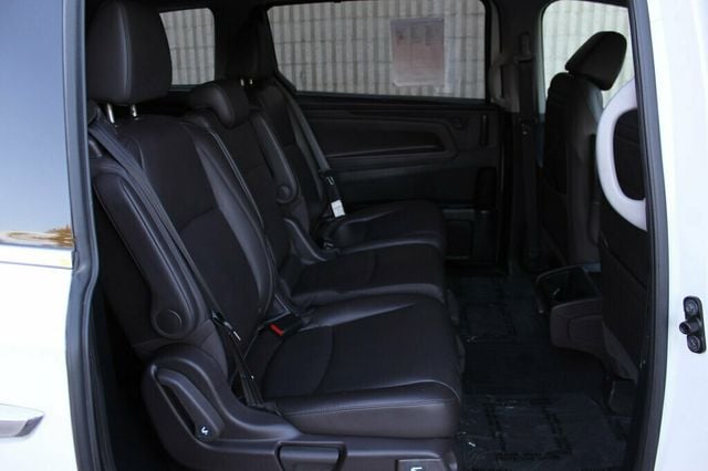 2020 Honda Odyssey ELITE W/ R.E.S. DVD, NAVIGATION, LEATHER, MOONROOF - 23074606 - 11