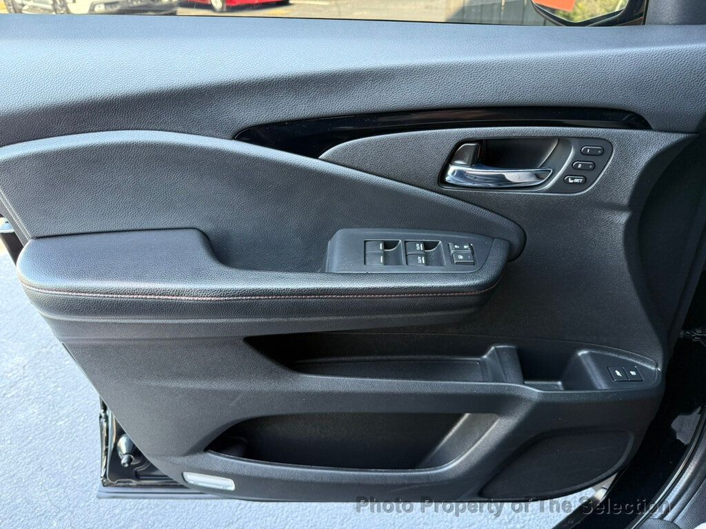 2020 Honda Pilot Black Edition photo 17