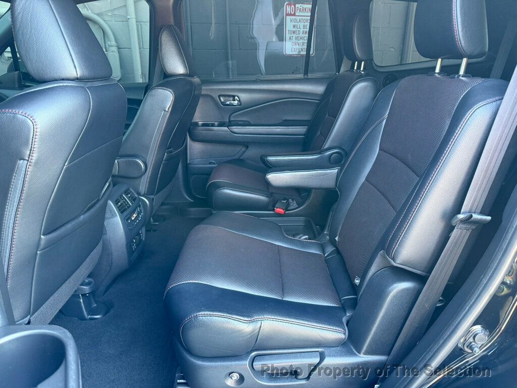 2020 Honda Pilot Black Edition photo 38