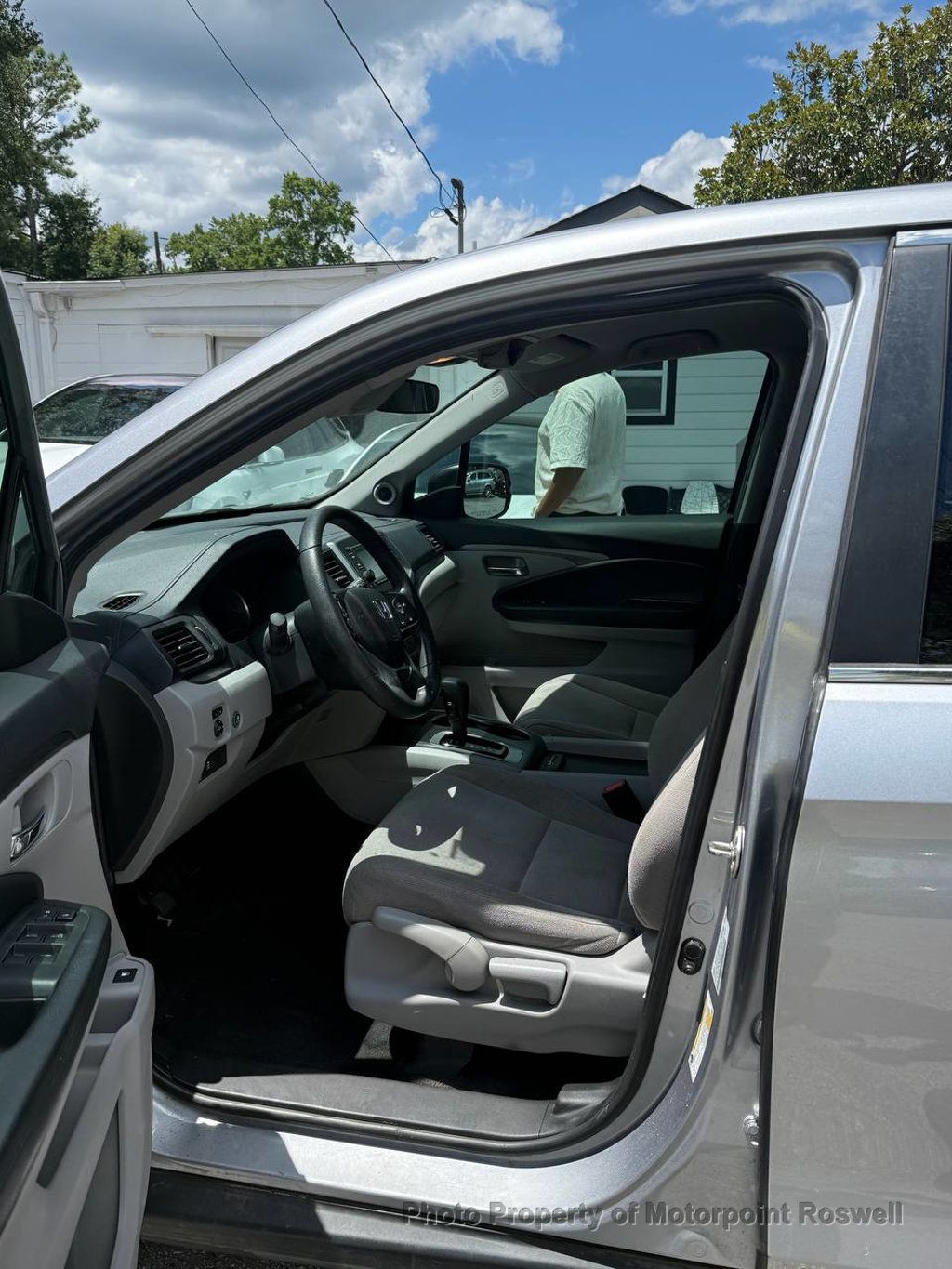 2020 Honda Pilot LX photo 2