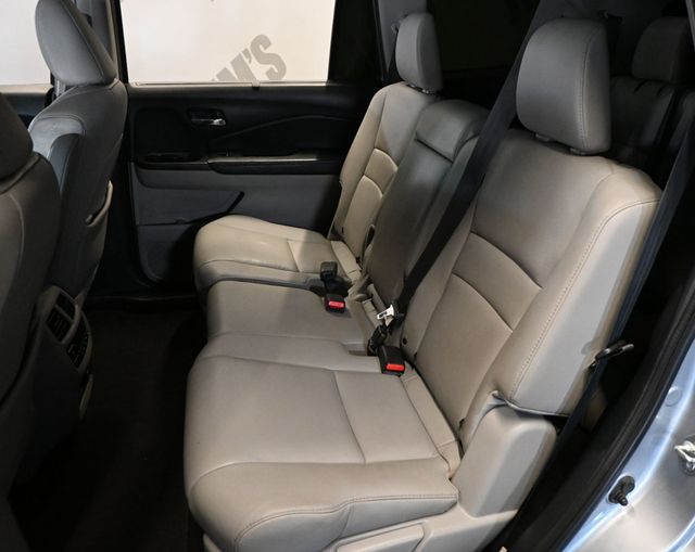 2020 Honda Pilot Touring 8-Passenger - 23101112 - 17